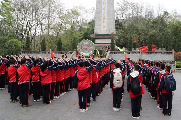 金鸡奖朱一龙全票通过,你觉得有哪些演员的演技是实至名归?-社群分享平台,探索兴趣与交流